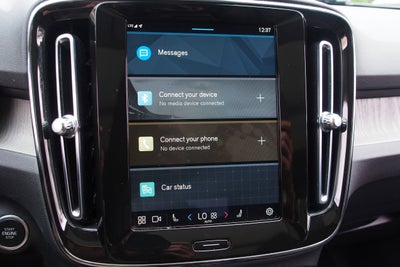 2023 Volvo XC40 Plus Dark Theme