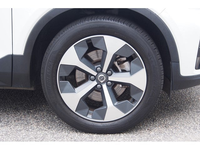 2023 Volvo XC40 Plus Dark Theme