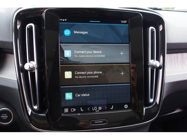 2023 Volvo XC40 Plus Dark Theme