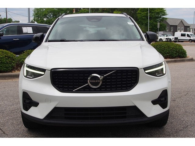 2023 Volvo XC40 Plus Dark Theme