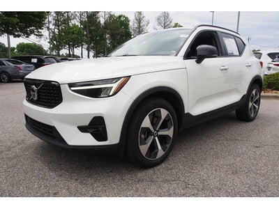 2023 Volvo XC40 Plus Dark Theme