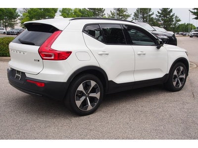 2023 Volvo XC40 Plus Dark Theme