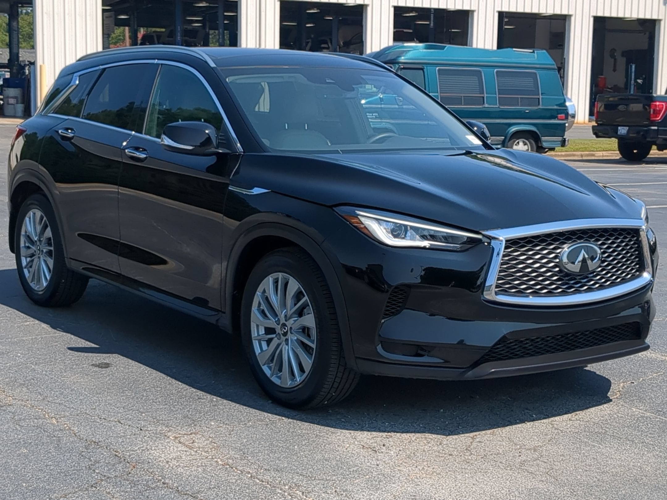 2023 INFINITI QX50 LUXE