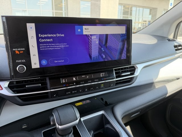 2025 Toyota Sienna XLE